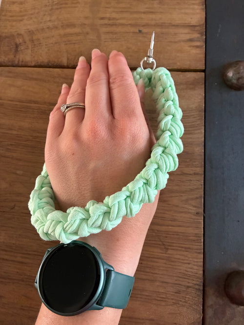Bracelet téléphone vert pale 💚